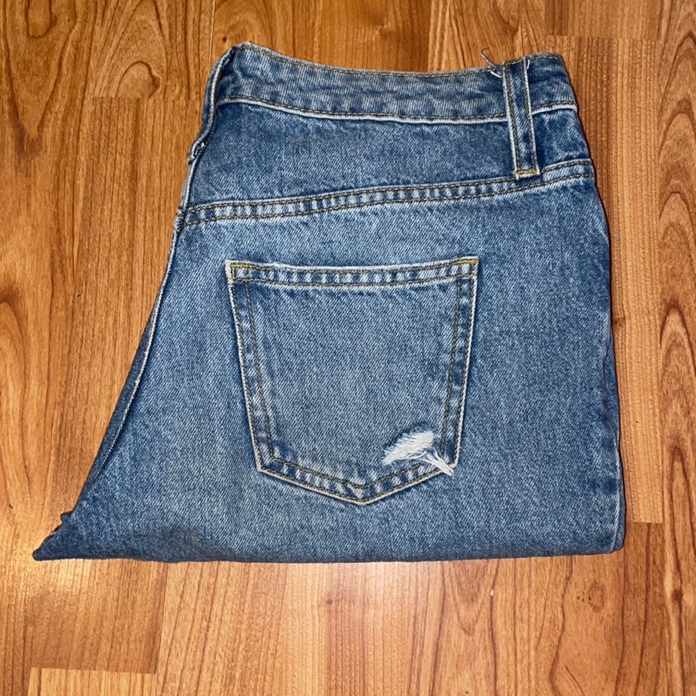 High wasted straight leg Jean